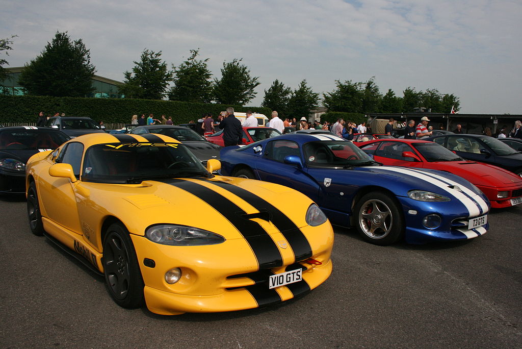 Dodge SRT Viper GT3-R – Мощност и Престиж на Колела