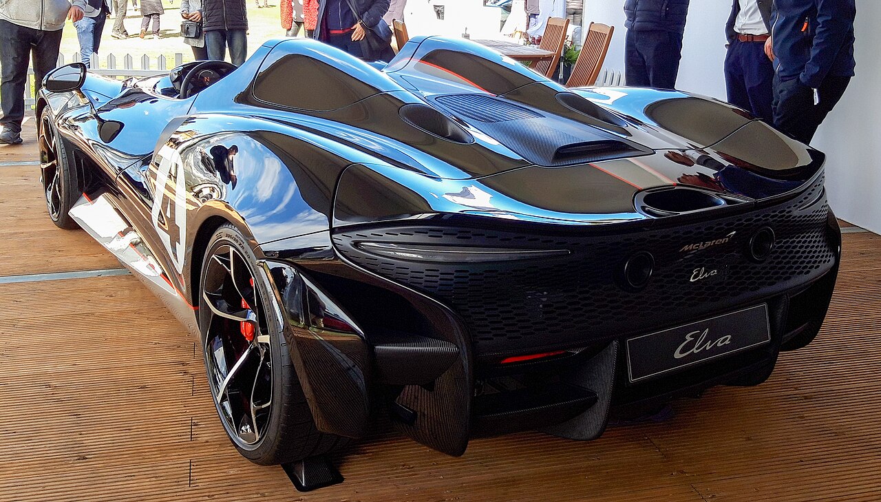 McLaren Elva: Легендарният Роудстър