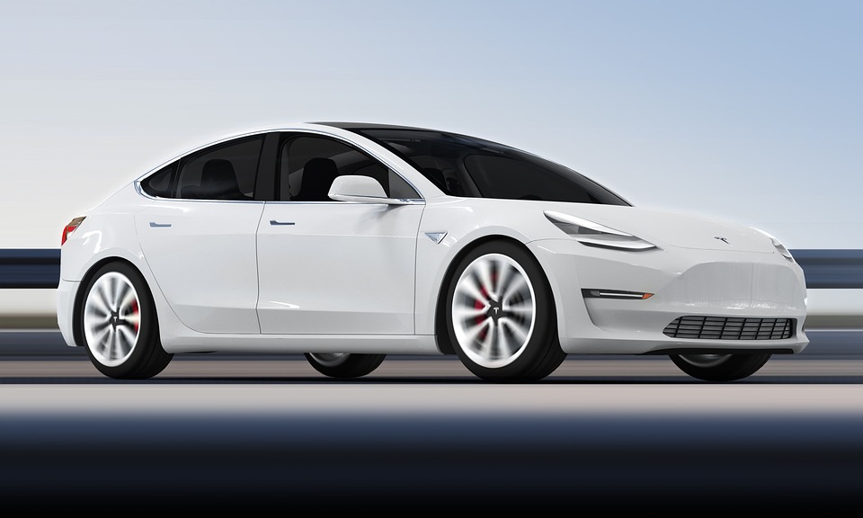 Защо Tesla не могат да направят спортен автомобил